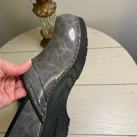 Sanita brand clogs in gray croc pattern size 38(6/2-7) - Picture 8 of 15